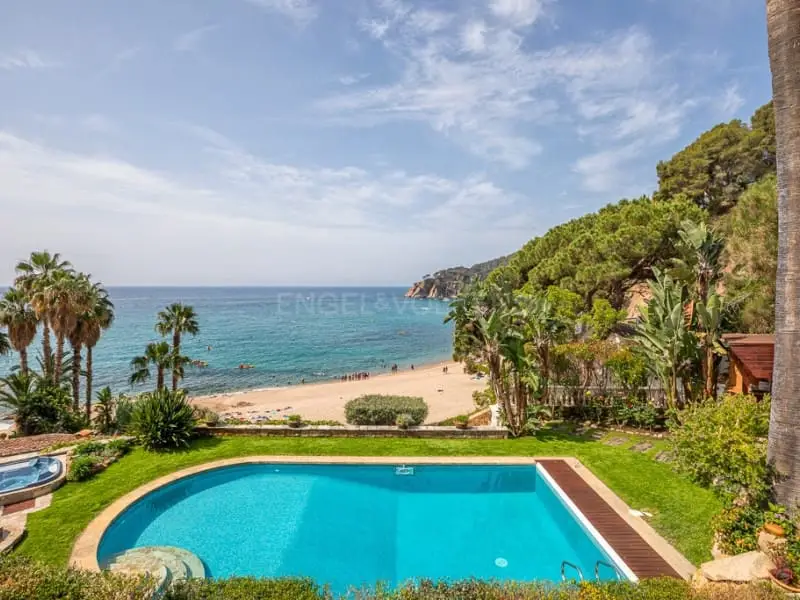 Chalet en Tossa de Mar con Vistas al Mar y 3 Casas