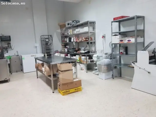 Venta de Local Comercial con Maquinaria de Panaderia en El Progreso