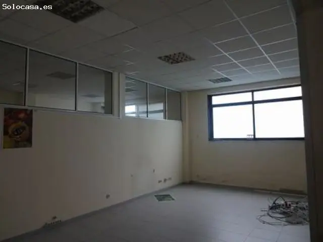 Local para oficinas en Fontiñas 410m2 12 despachos
