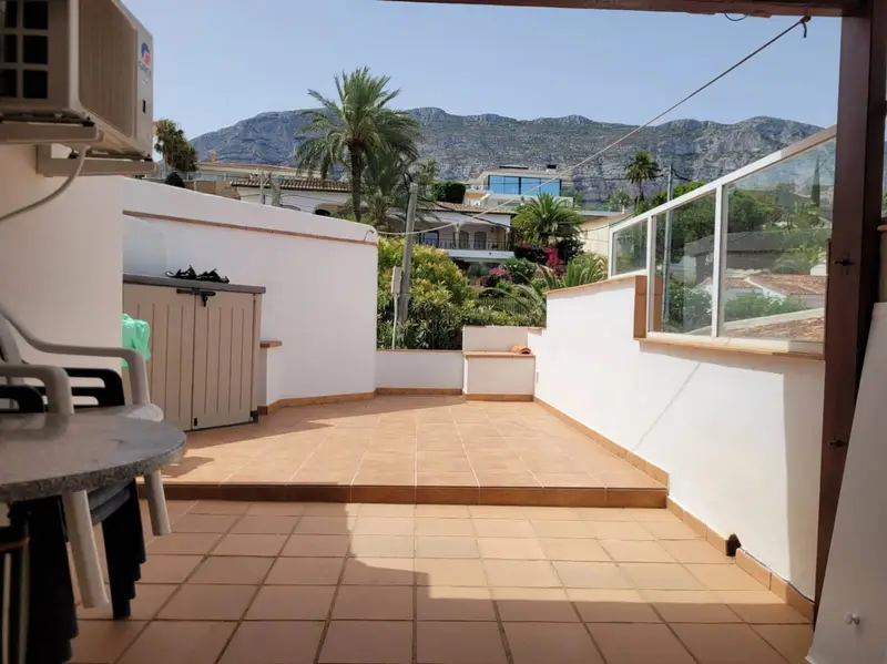 Chalet en Venta en Denia con Vistas Espectaculares y Piscina