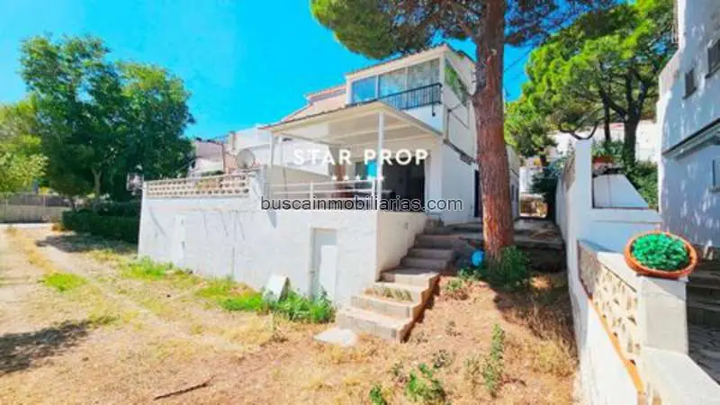 Apartamento en Llancà con Vistas al Mar y Jardin Privado
