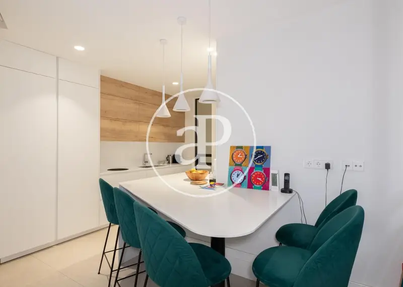 Piso con Apartamento en Hispanoamerica Cerca Santiago Bernabeu