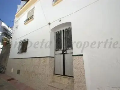 Casa de Pueblo en Cómpeta para Reformar con Vistas