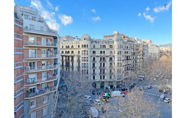 Rent 6 bedroom apartment in Barcelona