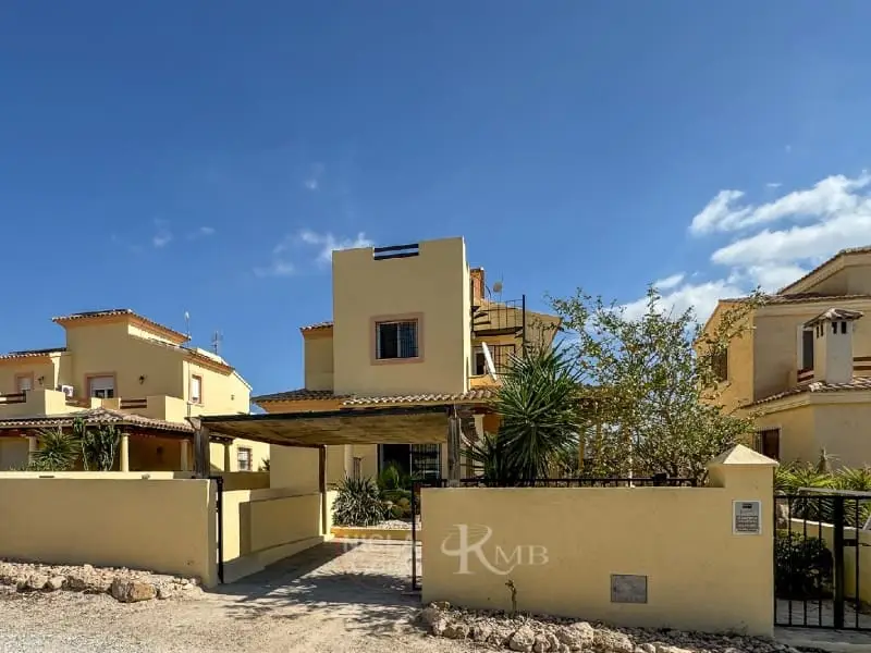 Chalet en Venta La Algarrobina 5 Dormitorios Piscina Sótano