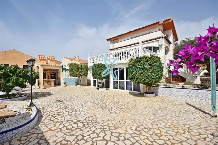 Villa 5 Dormitorios Bolnuevo Cerca Playa Piscina Garaje