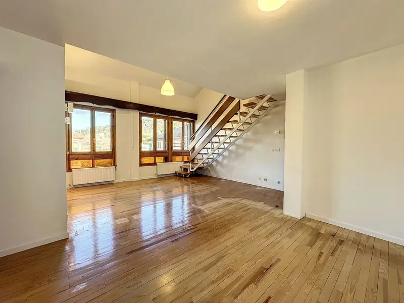 Venta Piso Luminoso Mondragón 109m2 5 Habitaciones 3 Baños Garaje Trastero