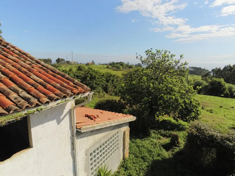 Casa con Vistas al Mar en Tazones Villaviciosa A Reformar