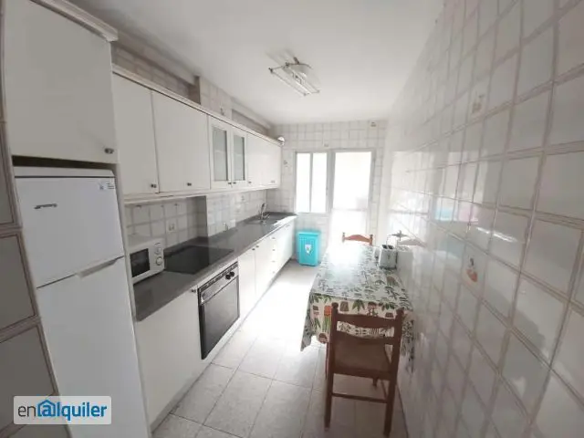 Alquiler Piso Estudiantes Nueva Andalucía 4 Dormitorios 2 Baños