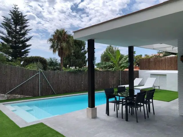 Casita Vallpineda Jardin Piscina Privada Alquiler Vacacional