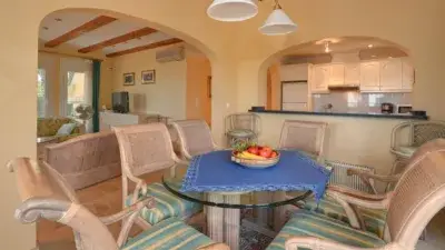 Villa en Denia con Piscina Privada para Familias