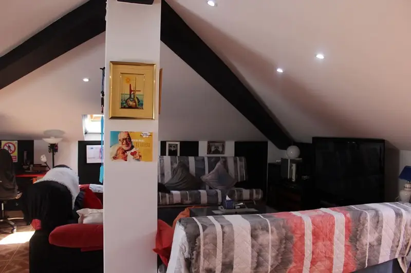 Chalet en Els Poblets con piscina, parcela grande y taller