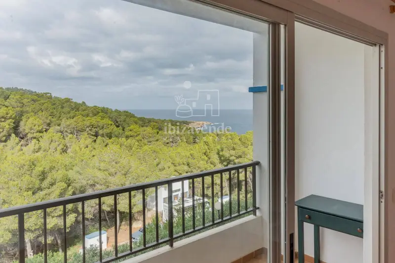 Apartamento en Cala San Vicente Ibiza: Vistas al Mar y Tranquilidad