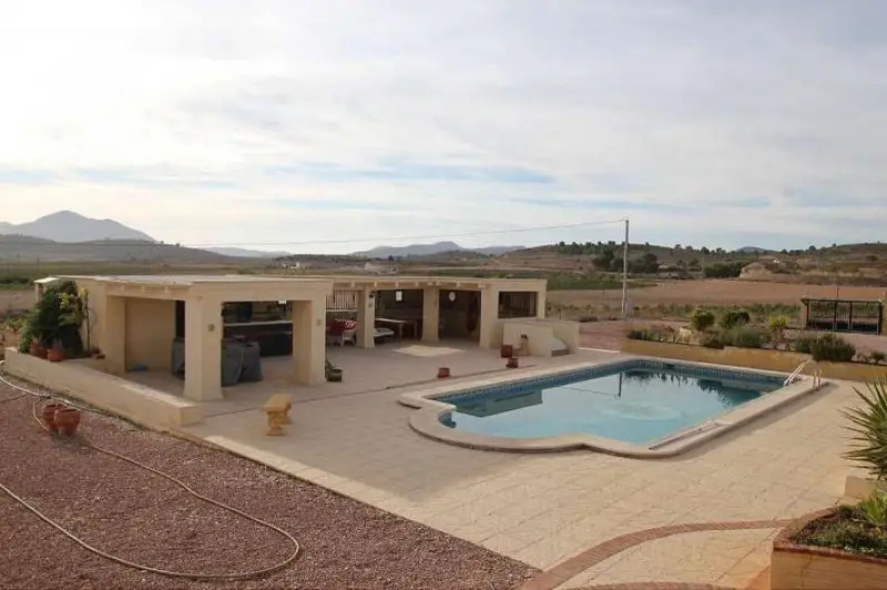 Chalet en venta en Pinoso, Alicante