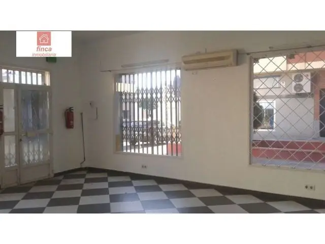 Local Comercial Montijo 80m2  Esquina Aire Acondicionado