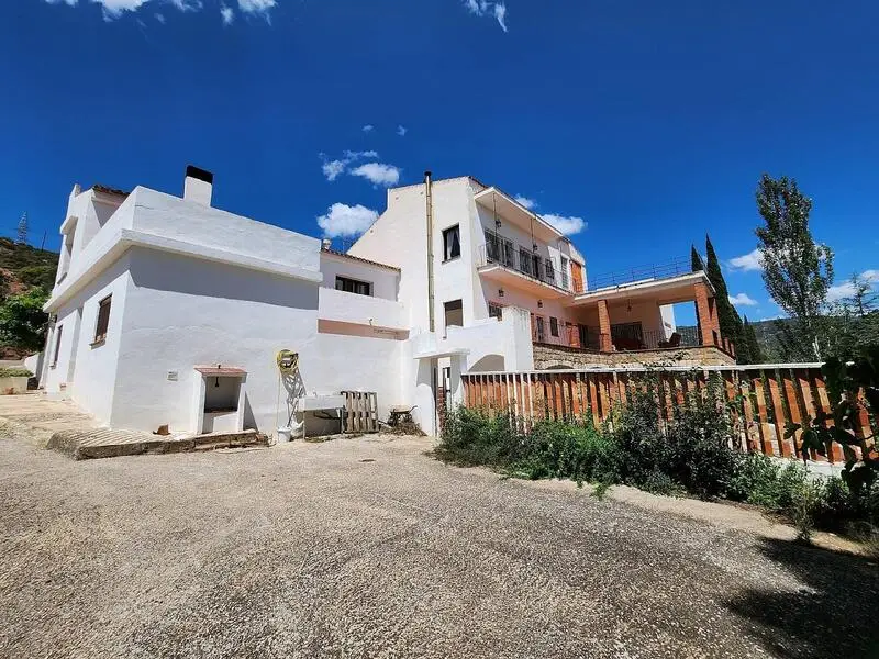 10 Cuarto Casa de Campo en Venta Jalance Valencia