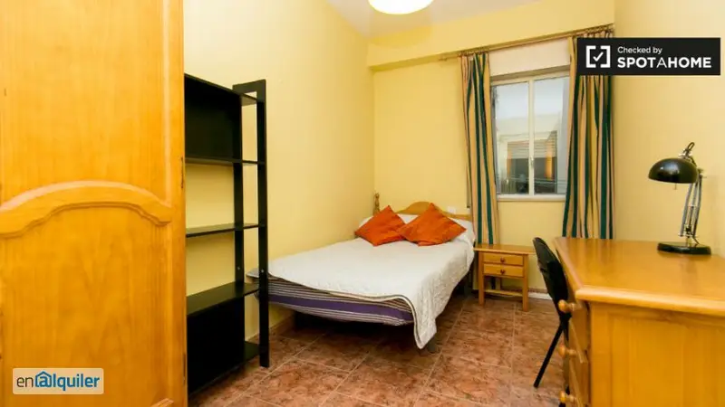 Habitación en Apartamento de 4 Dormitorios Realejo Granada