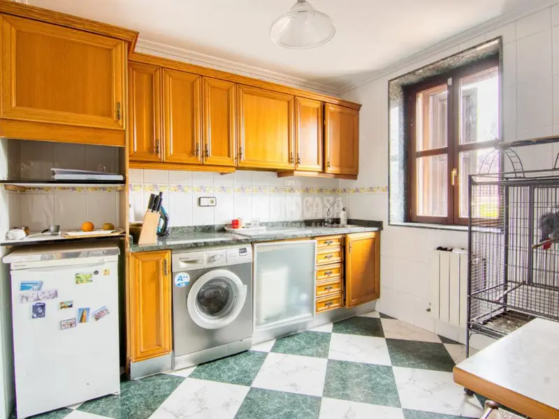 Restaurante con Vivienda en Los Corrales de Buelna