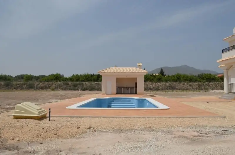 Chalet en venta en Pinoso, Alicante: Villas de obra nueva
