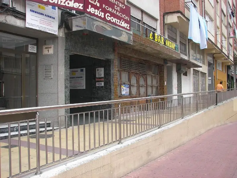 venta Local Comercial en Torrelavega, Cantabria (6902/1087)- Globaliza