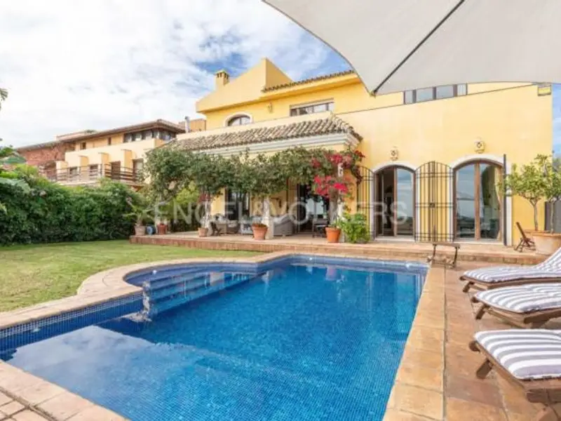 Chalet de Lujo en El Zaudín 6 Dormitorios Piscina Jardín