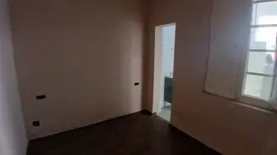 Casa Adosada 3 Plantas en Zona Urbana con Terreno