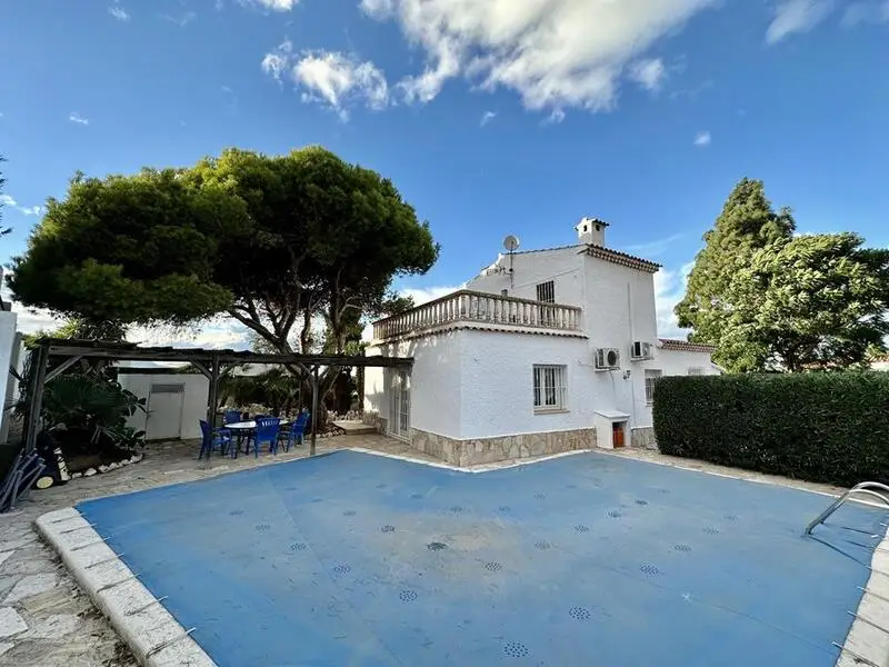 Chalet Mediterraneo en Denia 4 Dormitorios Piscina Jardin