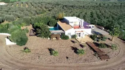 Chalet con Piscina Privada en Aznalcazar