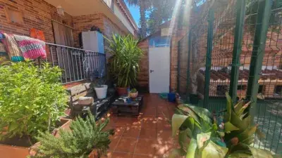 Chalet Pareado en Carranque con 4 Dormitorios y Jardin