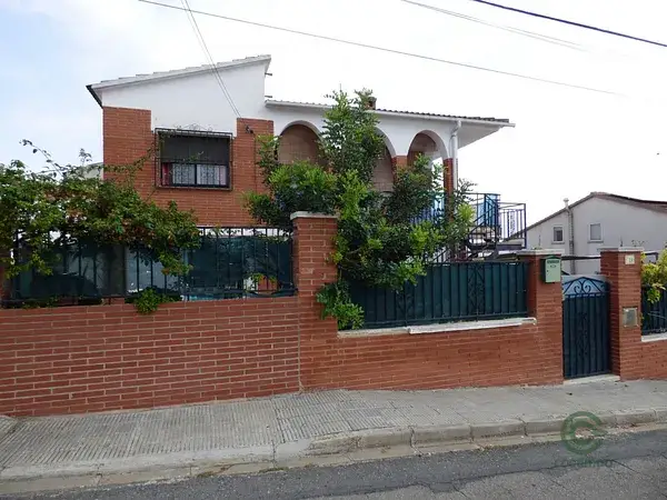 Casa con Piscina en Bonaterra cerca de El Vendrell y Playas