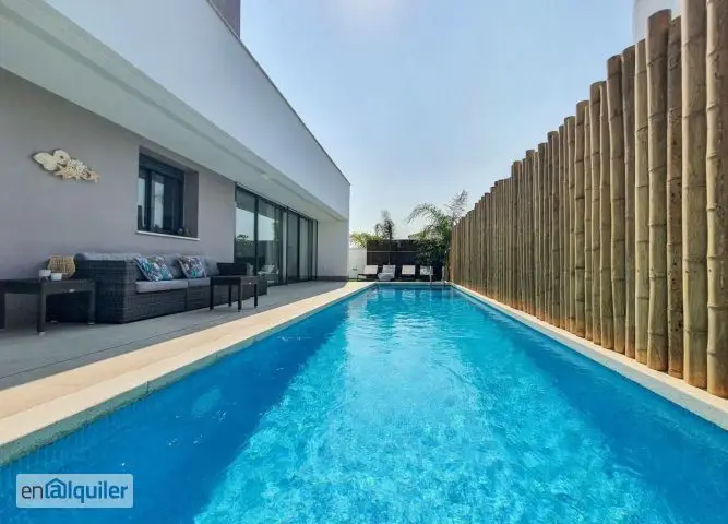 Casa de Lujo en Conil con Piscina y Cerca de la Playa