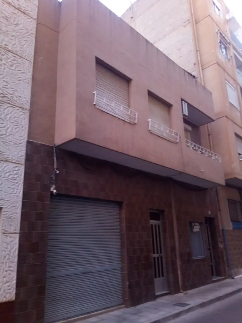 Venta Casa con Patio en Campico Elda