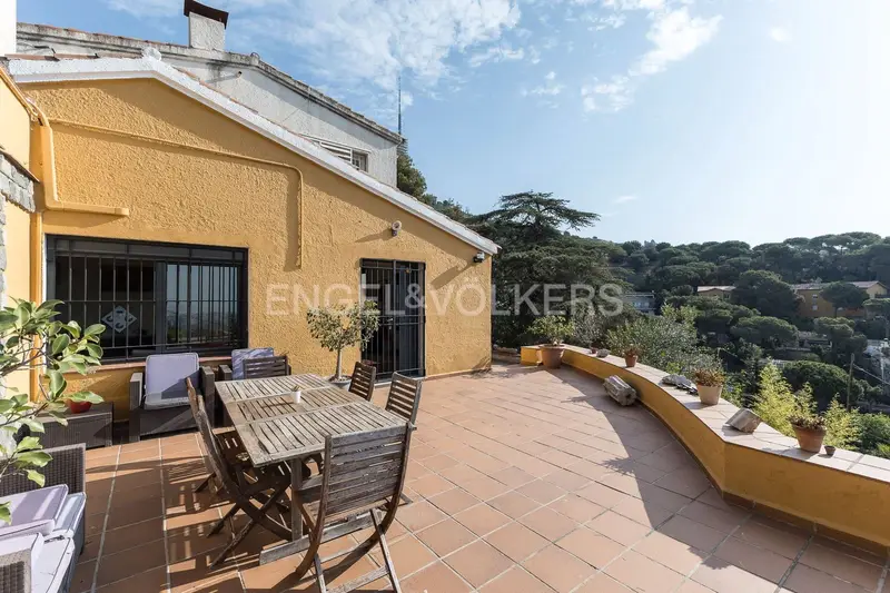 Chalet en Sarria con vistas a Barcelona y gran jardín