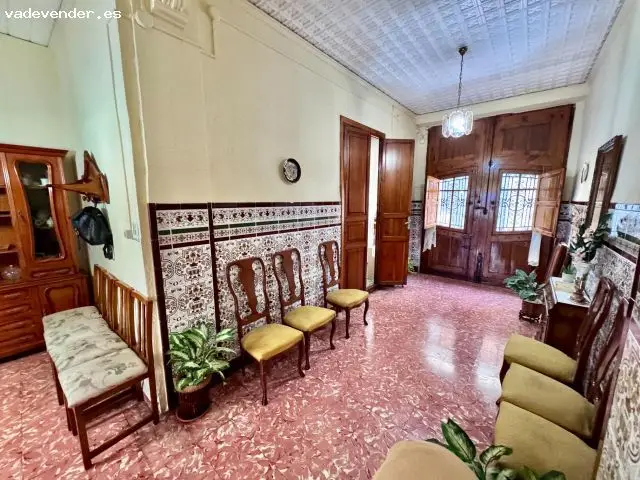 Casa de pueblo en el centro histórico de Silla con terraza y gran potencial La Losilla
