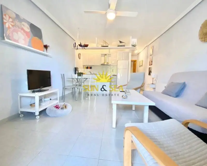 Apartamento en planta baja en La Mata Torrevieja con piscina y garaje
