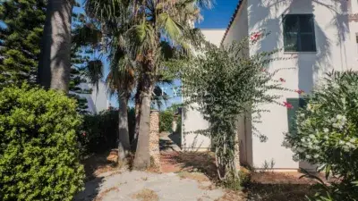 Chalet en Cala Blanca con Vistas al Mar y Piscina Opcional