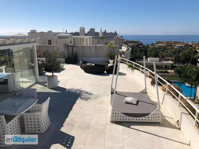 Atico con piscina privada vistas al mar alquiler larga temporada