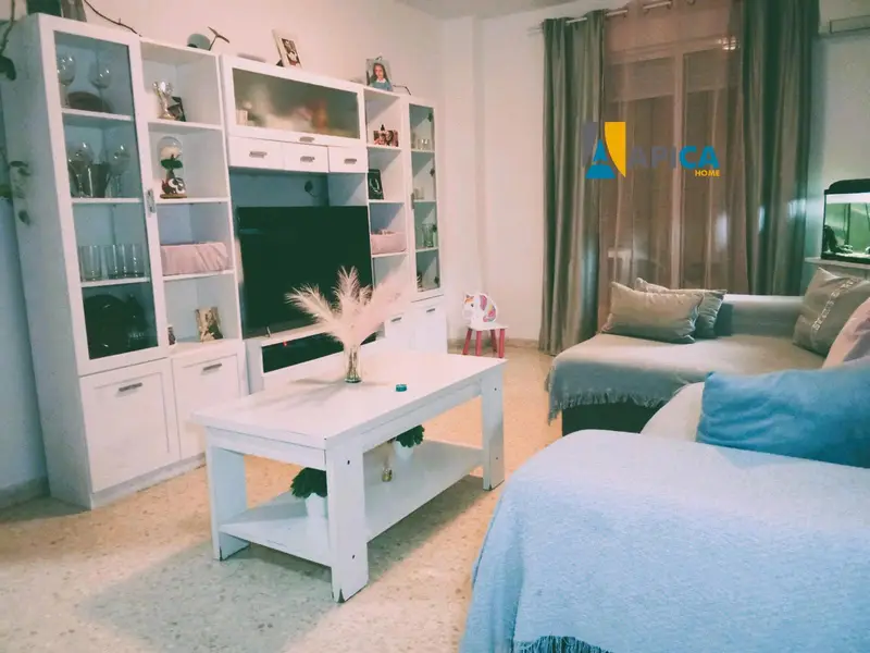Venta de piso en Algeciras Bajadilla con garaje y patio