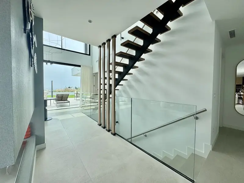 Chalet de Lujo en Venta Estepona 6 Dormitorios Piscina Privada