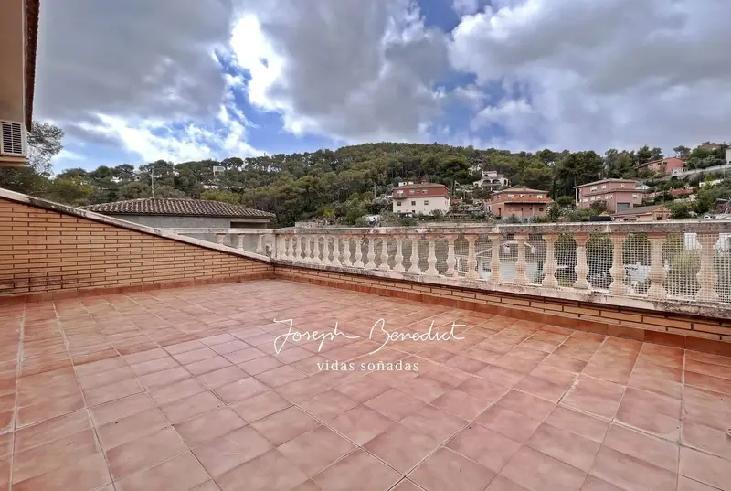 Chalet en Venta en Cubelles con Vistas Panorámicas