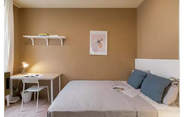 Habitacion en Ronda de la Universitat  Alquiler a medio plazo