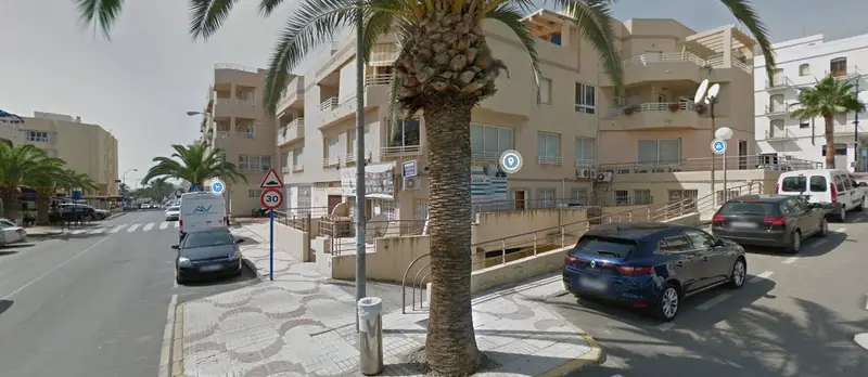 Local Comercial en Garrucha 150m2 con Terraza