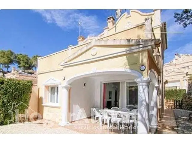 Precioso Adosado Seminuevo En Residencial Con Garaje, Piscina Y 2 Terrazas
