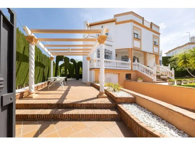 Chalet en Gojar Urbanizacion Los Cerezos 4 dormitorios piscina