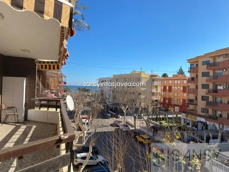 Apartamento en Arenal Javea con Vistas al Mar para Reformar