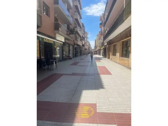 Local Comercial en Calle Peatonal - Ideal para Negocio de Proximidad