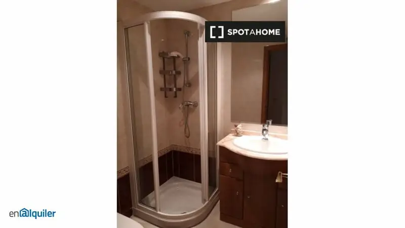 Habitación en Apartamento de 2 Dormitorios Príncipe Pío