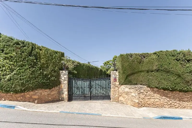 Venta Casa con Chimenea en Dílar 5 Dormitorios Gran Parcela