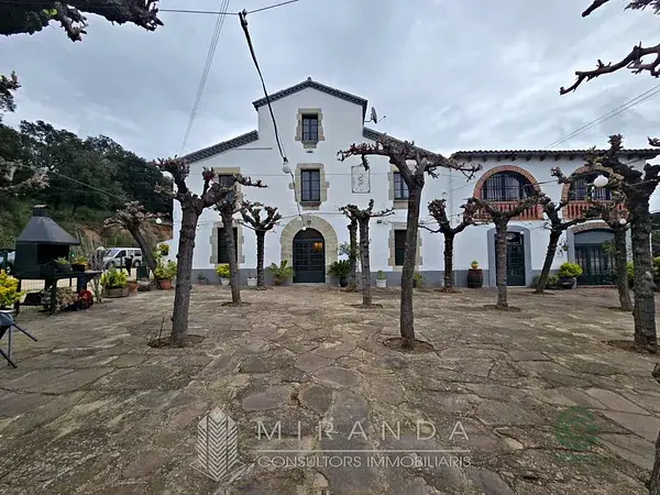Masia Restaurante con 7 Habitaciones y Gran Capacidad - Oportunidad de Inversion