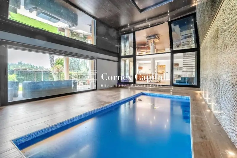 Chalet en Vall-llobrega cerca de Palamos con piscina cubierta